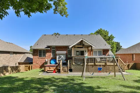 Exterior - 648 E Lakewood Pl, Springfield, MO 65810 photo 6 of 8