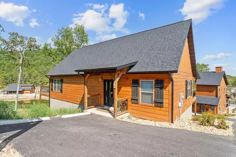 321 Campfire Pass, Hollister, MO 65672