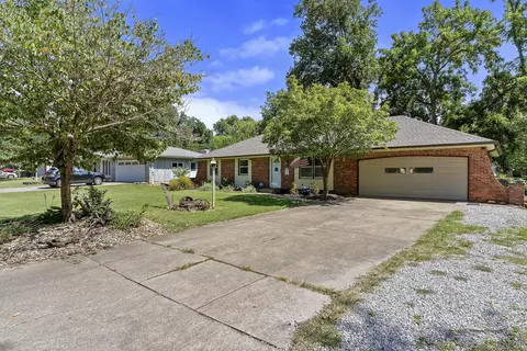 Exterior - 782 W Deerfield St, Springfield, MO 65807 photo 3 of 17