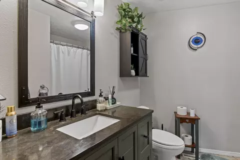 Bath - 782 W Deerfield St, Springfield, MO 65807 photo 1 of 2