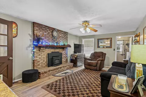 Living - 782 W Deerfield St, Springfield, MO 65807 photo 2 of 6