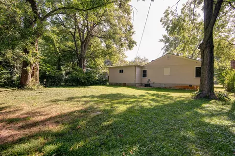 Exterior - 1427 S Pickwick Ave, Springfield, MO 65804 photo 3 of 4