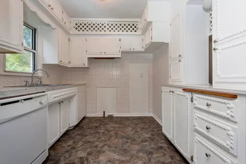 Kitchen - 1427 S Pickwick Ave, Springfield, MO 65804 photo 1 of 2