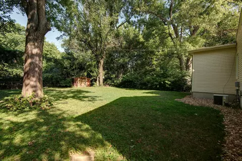 Exterior - 1427 S Pickwick Ave, Springfield, MO 65804 photo 2 of 4