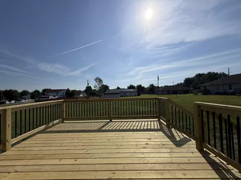 Exterior - 824 Birch St, Buffalo, MO 65622 photo 8 of 9