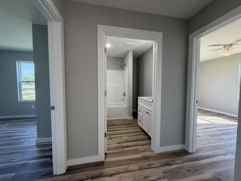 Entry Way - 824 Birch St, Buffalo, MO 65622 photo 1 of 2