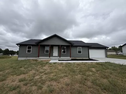 Exterior - 824 Birch St, Buffalo, MO 65622 photo 2 of 9