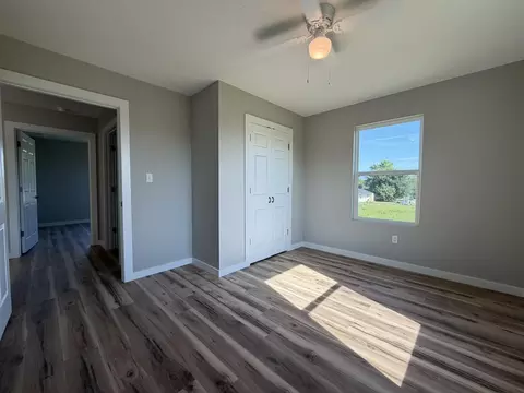 Bedroom - 824 Birch St, Buffalo, MO 65622 photo 4 of 5