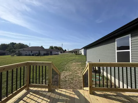 Exterior - 824 Birch St, Buffalo, MO 65622 photo 5 of 9
