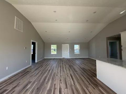 Living - 824 Birch St, Buffalo, MO 65622 photo 2 of 6