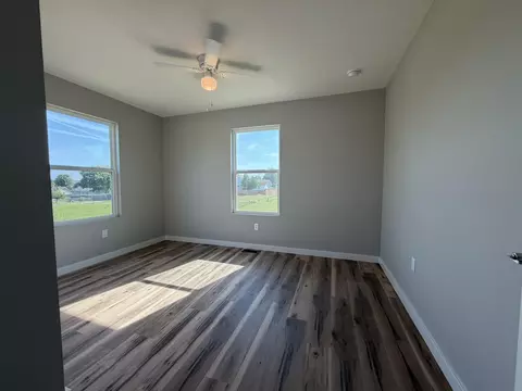 Bedroom - 824 Birch St, Buffalo, MO 65622 photo 3 of 5