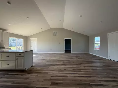 Living - 824 Birch St, Buffalo, MO 65622 photo 4 of 6