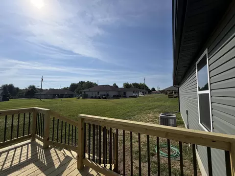 Exterior - 824 Birch St, Buffalo, MO 65622 photo 7 of 9
