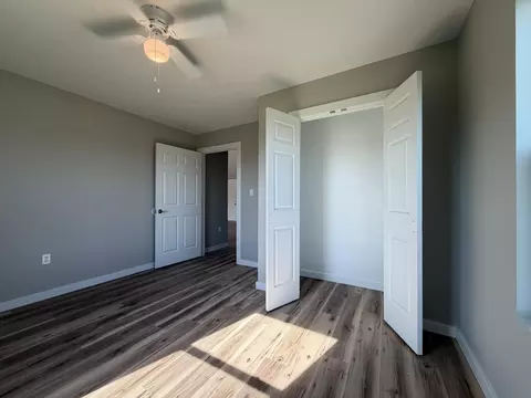 Bedroom - 824 Birch St, Buffalo, MO 65622 photo 5 of 5