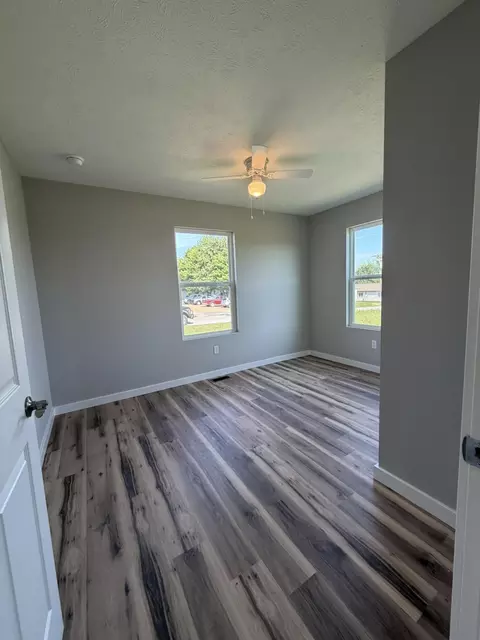 Bedroom - 824 Birch St, Buffalo, MO 65622 photo 1 of 5
