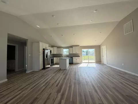 Living - 824 Birch St, Buffalo, MO 65622 photo 1 of 6