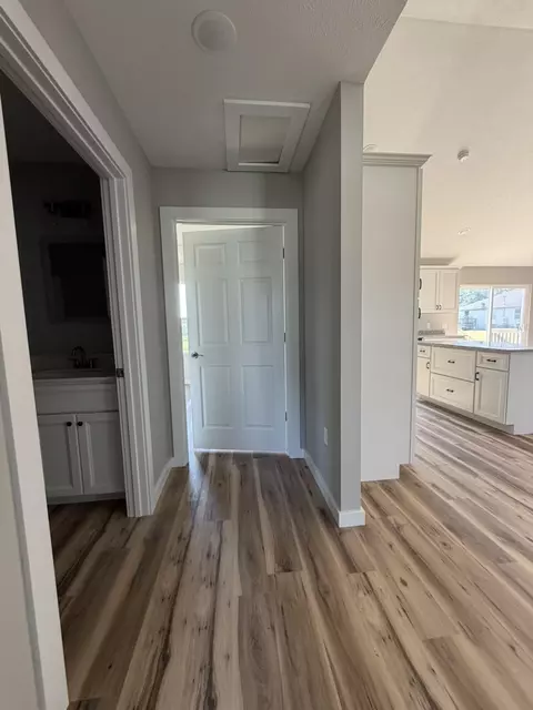 Entry Way - 824 Birch St, Buffalo, MO 65622 photo 2 of 2