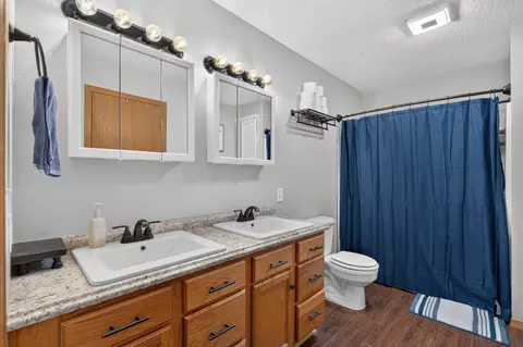 Bath - 296 Rogers Ln, Sparta, MO 65753 photo 1 of 2
