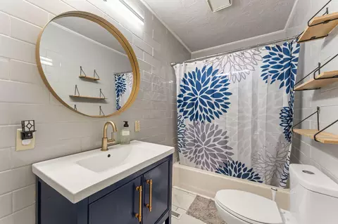 Bath - 700 Brown St, Branson, MO 65616 photo 1 of 1