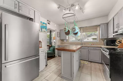 Kitchen - 700 Brown St, Branson, MO 65616 photo 4 of 4
