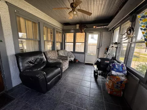 Exterior - 827 Main St, Cabool, MO 65689 photo 7 of 15