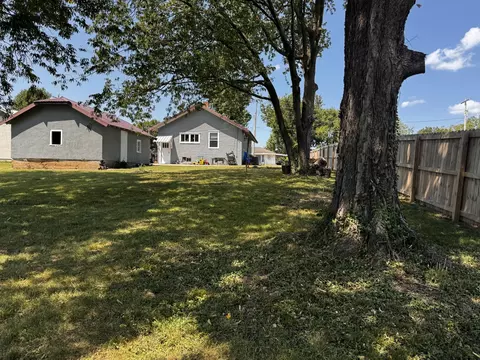 Exterior - 827 Main St, Cabool, MO 65689 photo 10 of 15