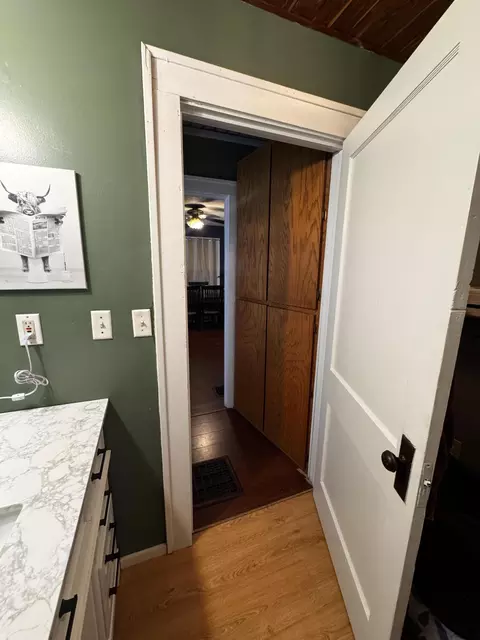 Bath - 827 Main St, Cabool, MO 65689 photo 6 of 6