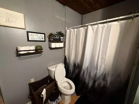 Bath - 827 Main St, Cabool, MO 65689 photo 3 of 6