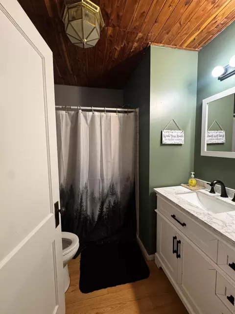 Bath - 827 Main St, Cabool, MO 65689 photo 1 of 6