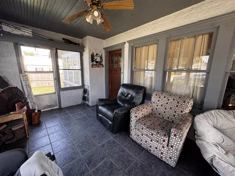 Exterior - 827 Main St, Cabool, MO 65689 photo 6 of 15