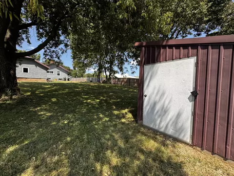 Exterior - 827 Main St, Cabool, MO 65689 photo 11 of 15