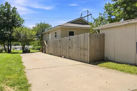 Exterior - 2217 W Hope Rd, Springfield, MO 65803 photo 2 of 8