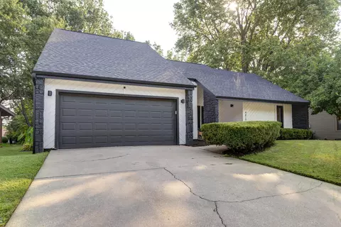 Exterior - 4810 S Warwick Ave, Springfield, MO 65804 photo 3 of 9