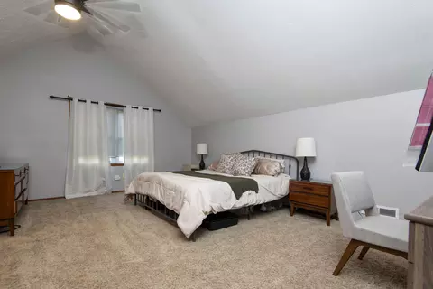 Bedroom - 4810 S Warwick Ave, Springfield, MO 65804 photo 2 of 4