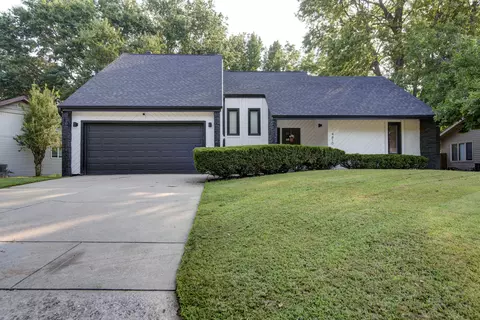 Exterior - 4810 S Warwick Ave, Springfield, MO 65804 photo 2 of 9