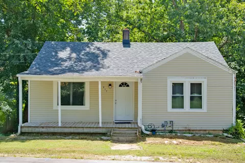 Exterior - 210 E Georgia St, Ozark, MO 65721 photo 2 of 5