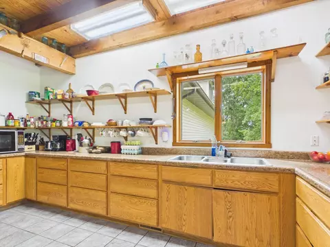 Kitchen - 12283 Stave Mill Rd, Cabool, MO 65689 photo 3 of 6