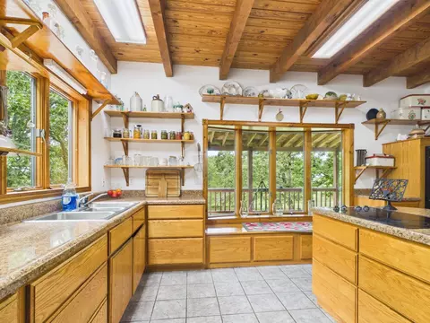 Kitchen - 12283 Stave Mill Rd, Cabool, MO 65689 photo 5 of 6