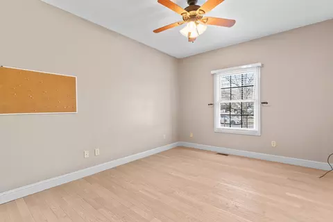 Bedroom - 5072 E Hedgerow Dr, Springfield, MO 65802 photo 2 of 3