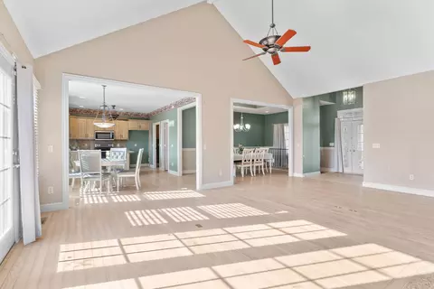 Living - 5072 E Hedgerow Dr, Springfield, MO 65802 photo 2 of 3