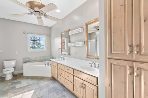 Bath - 5072 E Hedgerow Dr, Springfield, MO 65802 photo 2 of 6