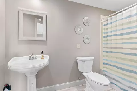 Bath - 5072 E Hedgerow Dr, Springfield, MO 65802 photo 6 of 6