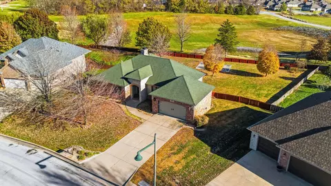 View/Area - 5072 E Hedgerow Dr, Springfield, MO 65802 photo 6 of 9