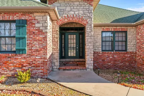 Exterior - 5072 E Hedgerow Dr, Springfield, MO 65802 photo 5 of 14