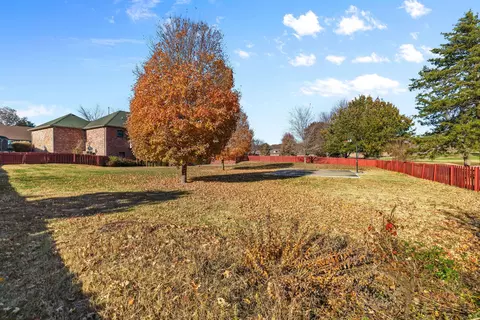 Exterior - 5072 E Hedgerow Dr, Springfield, MO 65802 photo 11 of 14