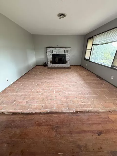 Living - 4710 State Route A, Macomb, MO 65702 photo 4 of 4