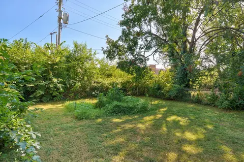 Exterior - 908 W Della St, Springfield, MO 65803 photo 6 of 9
