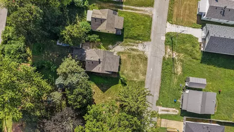 View/Area - 908 W Della St, Springfield, MO 65803 photo 1 of 3