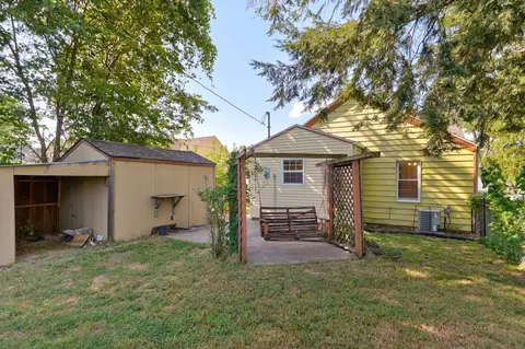 Exterior - 908 W Della St, Springfield, MO 65803 photo 4 of 9