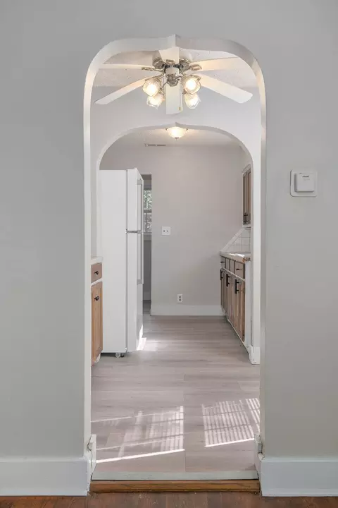 Entry Way - 908 W Della St, Springfield, MO 65803 photo 1 of 2